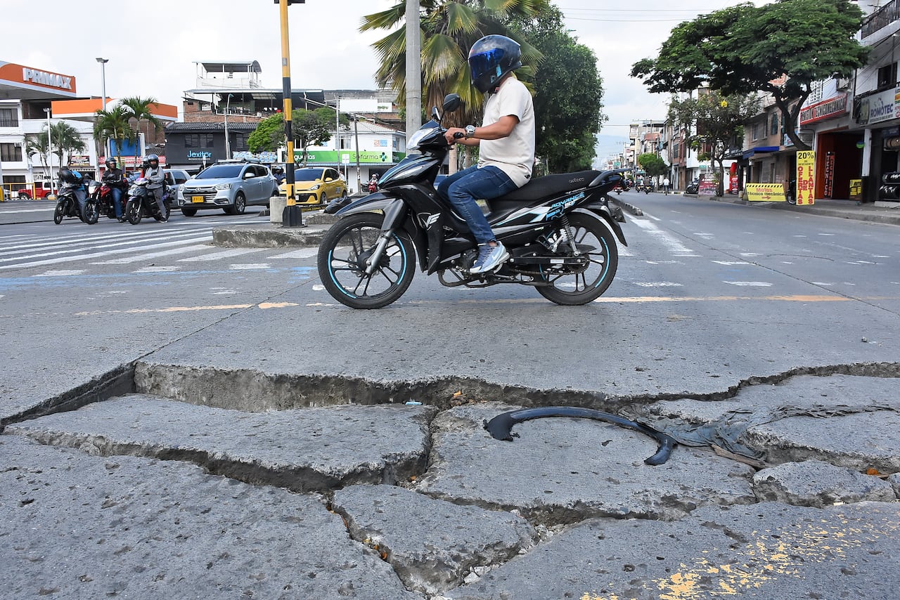 País Denuncia, Grietas en vía del MIO y Abandono Parque Los Álamos.