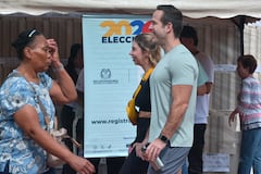 Los colombianos salieron a votar en las urnas para elegir presidente y vicepresidente.