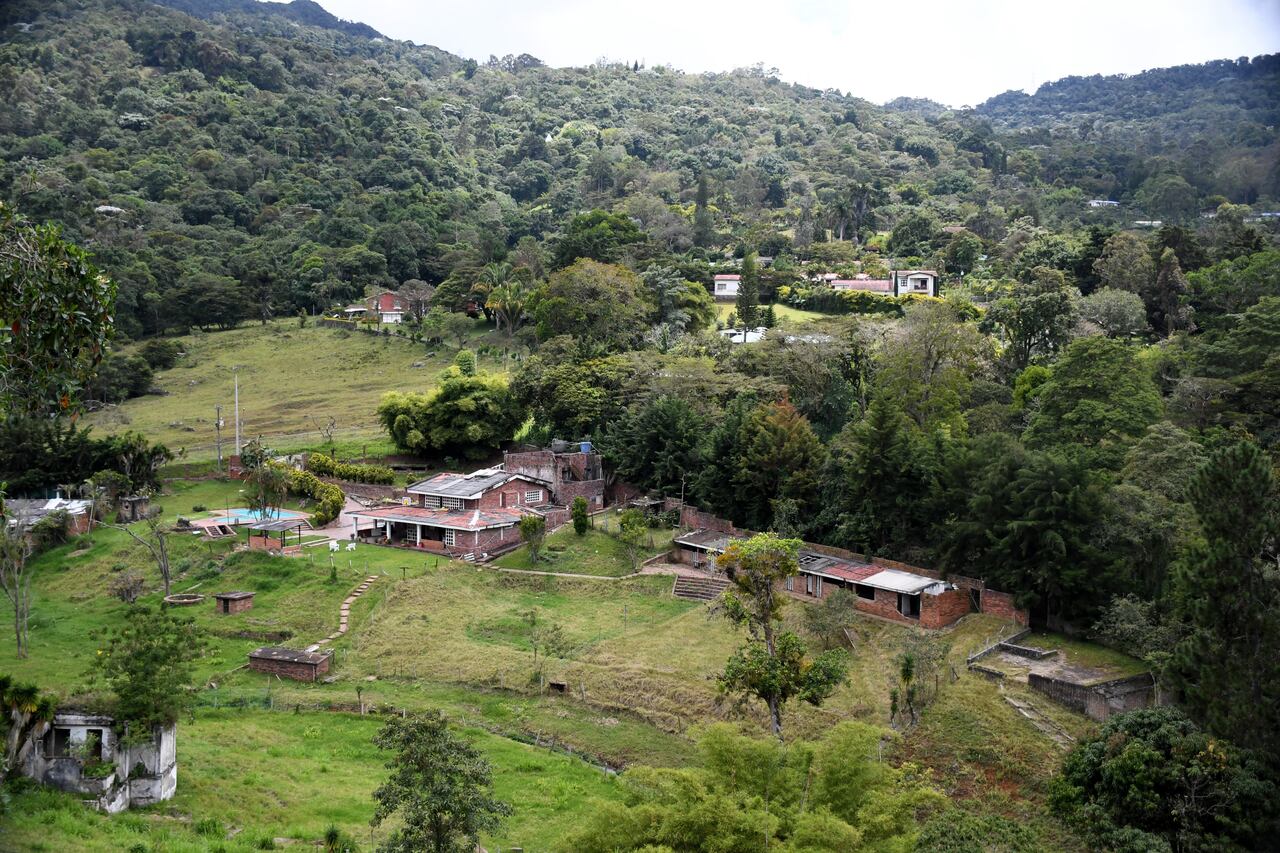 Cali: Proyectar los corregimientos de Cali como destinos turísticos, estratificación rural y vías en mal estado, solicitudes hechas al alcalde Alejandro Eder durante el consejo rural llevado a cabo en la sede de la antigua FES. Foto José L Guzmán. EL País