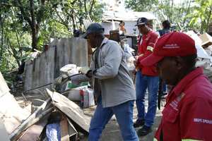 Muchas de los techos en zonas de invasión están construidos en cartón, guadua e incluso cartón. La Alcaldía ya superó la meta de desmonte de techos planteada.