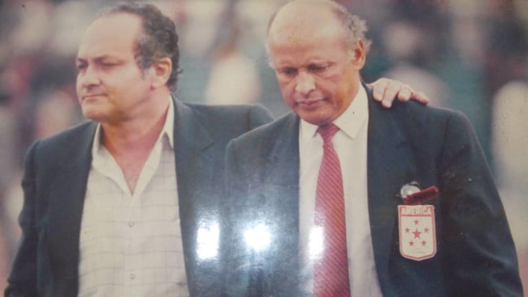 (De izq. a der.) Álvaro Guerrero Yanci junto al técnico Gabriel Ochoa.