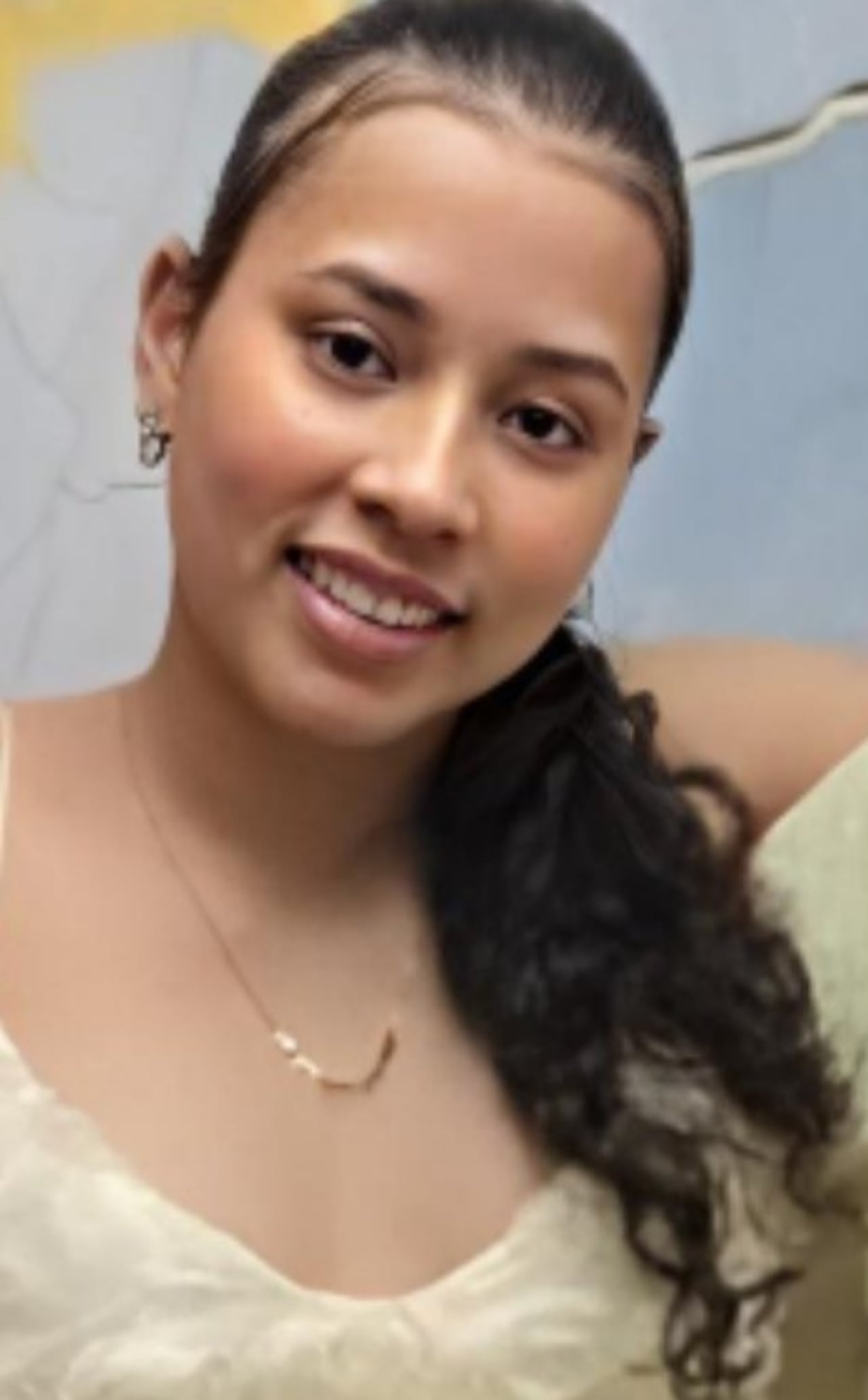 La mujer fue encontrada en compañía de un extranjero.