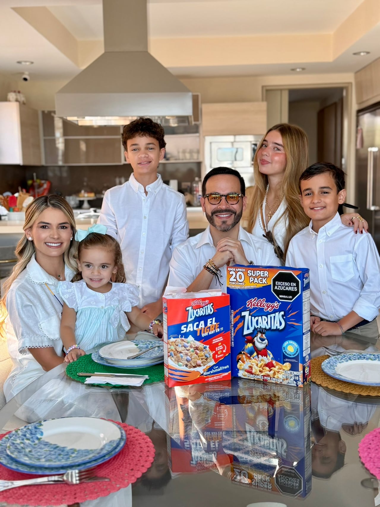 La nueva familia presidencial la componen el presidente Abelardo De La Espriella, su esposa Ana Lucía Pineda y sus cuatro hijos Lucía, Salvador, Filippo y Francesca (Tomada de las redes sociales de ADLE).