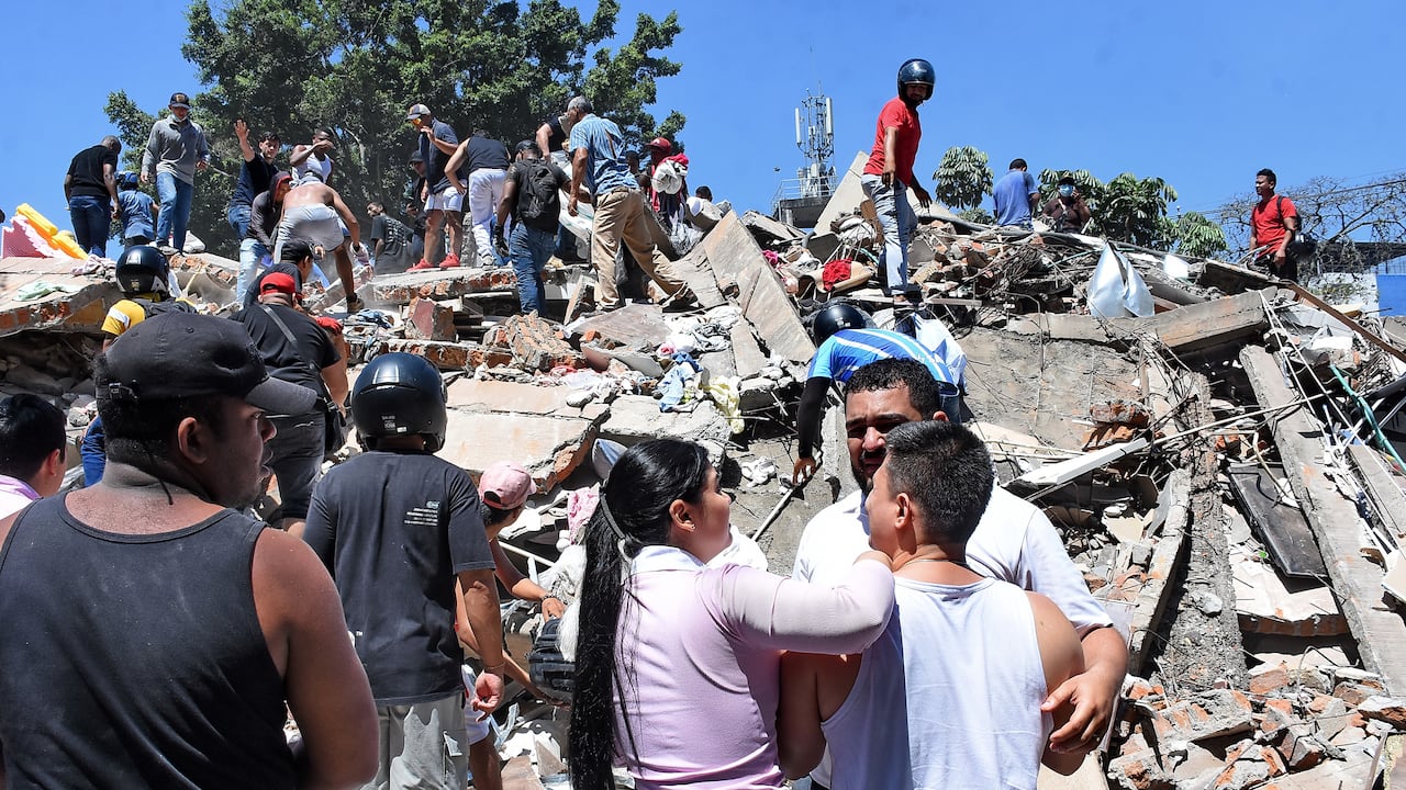Terremoto en Cali, Colapso de infraestructura en diferentes lugares de la ciudad. Clínica de Colores, DESA, Galería Alameda, Edificaciones sobre la avenida roosvelt y al frente del coliseo de Hockey Miguel Calero.