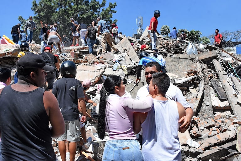 Terremoto en Cali, Colapso de infraestructura en diferentes lugares de la ciudad. Clínica de Colores, DESA, Galería Alameda, Edificaciones sobre la avenida roosvelt y al frente del coliseo de Hockey Miguel Calero.