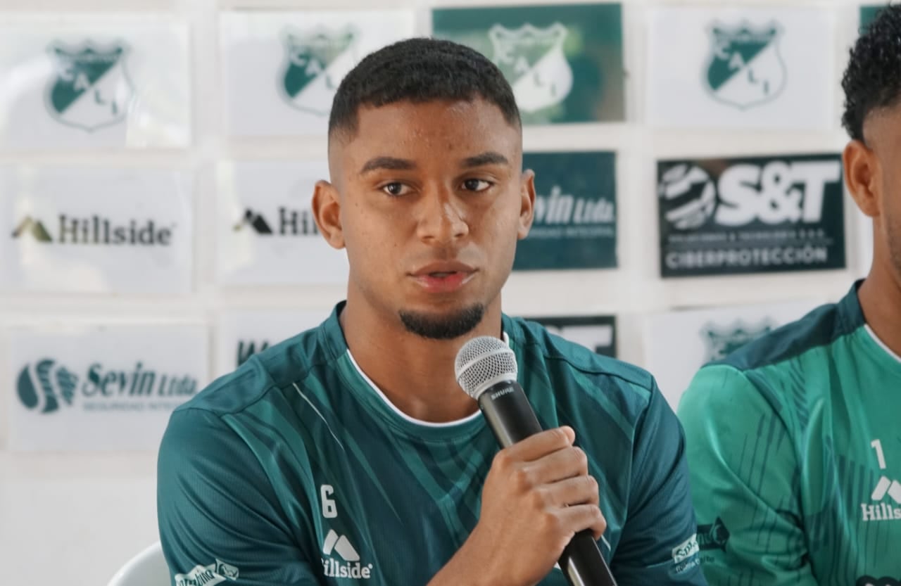 Ronaldo Ismael Pájaro Beltrán futbolista colombiano que juega como centrocampista, es la nueva contratación del Deportivo Cali. Se formó en las divisiones menores del Fortaleza CEIF y debutó como profesional con dicho club en el año 2020