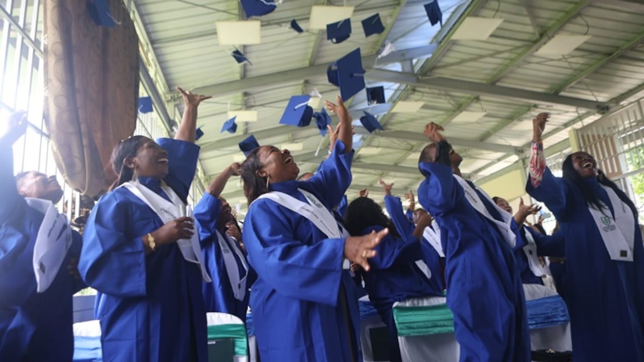 Primer grupo de estudiantes de la Universidad Tecnológica del Chocó Diego Luis Córdoba que recibe el título de profesional en Trabajo Social
