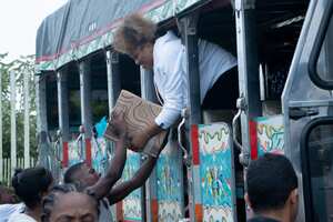 786 personas del Bajo Calima, de comunidades de del río Nueva Esperanza, Ceibito, San
Isidro y Guadual, regresaron a su territorio tras tres años de desplazamiento forzado.