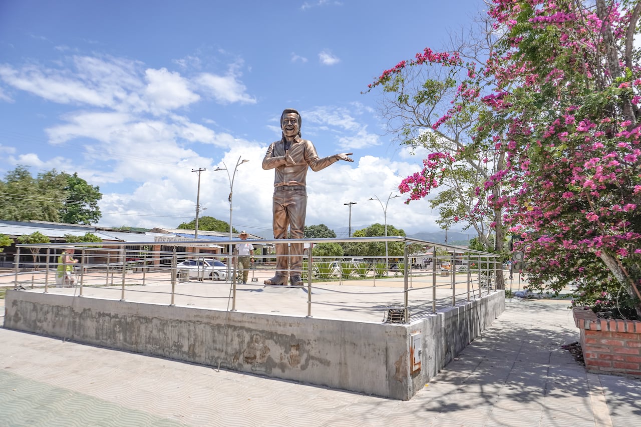 Monumento en honor a Diomedes Díaz en el corregimiento La Junta.