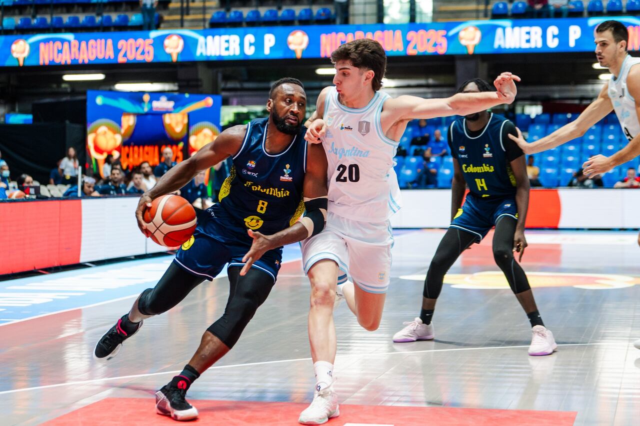 Selección Colombia de Baloncesto enfrentado a Argentina.
