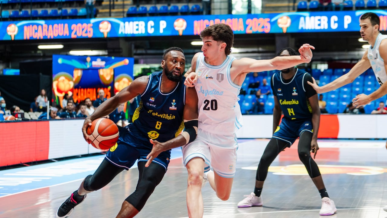 Selección Colombia de Baloncesto enfrentado a Argentina.