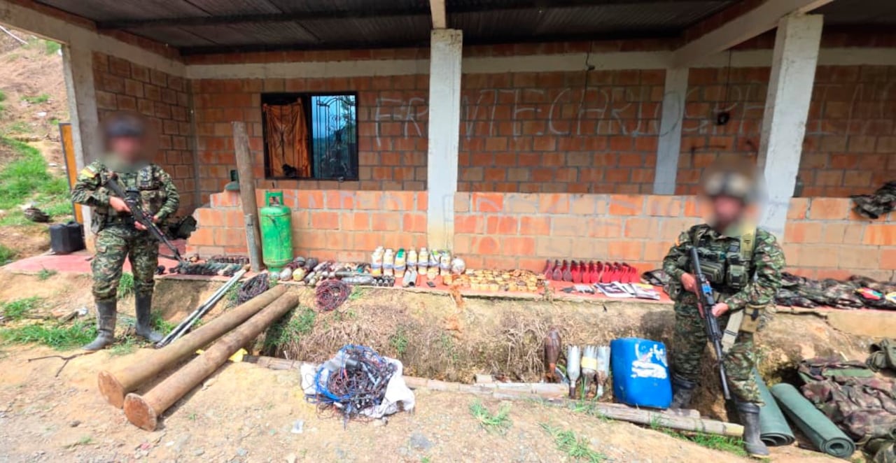 El Ejército Nacional continúa inspeccionando la zona donde fue desmantelado el campamento de alias Totoró, con el objetivo de garantizar condiciones de seguridad para la población civil.