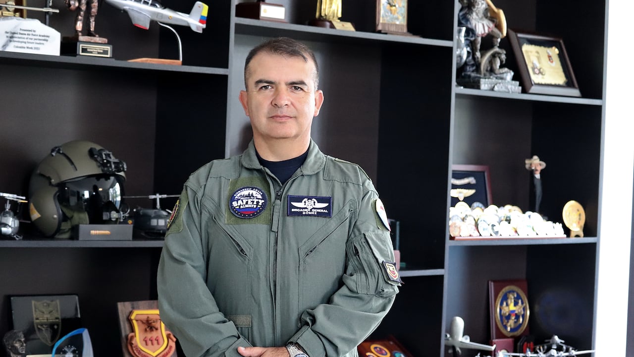 Brigadier General Oscar Mauricio Gómez comandante Escuela de Aviación Militar Marco Fidel Suárez