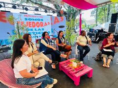 Las participantes expresaron la necesidad de impulsar procesos comunitarios que involucren a jóvenes, familias, liderazgos sociales y autoridades tradicionales, entendiendo que la paz se construye desde el reconocimiento mutuo y desde la responsabilidad compartida.