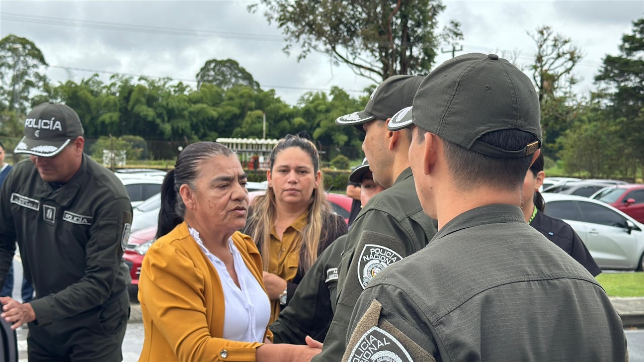 Habitantes de Timbío acompañaron masivamente el último adiós al patrullero Juan David Grande, en una muestra de dolor y solidaridad.