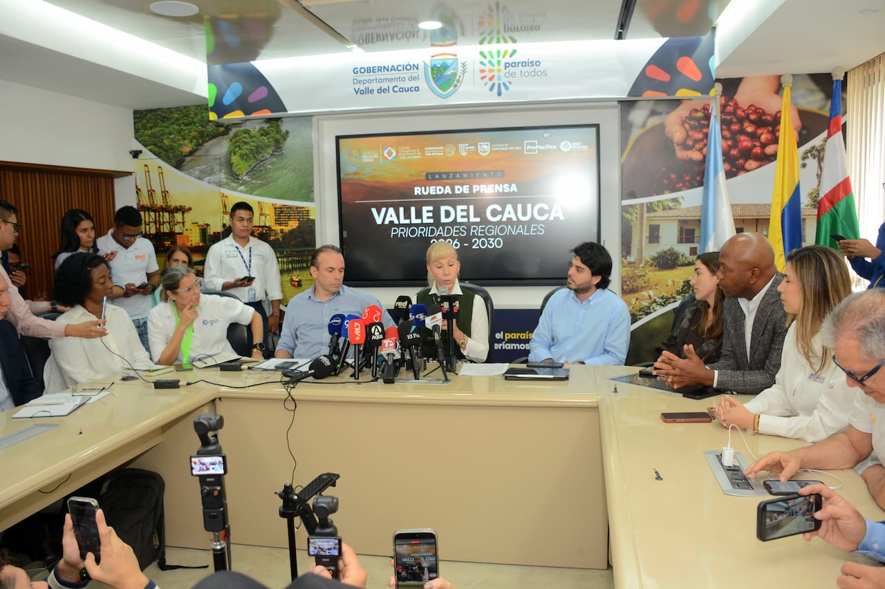 Rueda de prensa. Tema: Prioridades del Valle del Cauca. Propuestas para candidatos a la presidencia de Colombia.