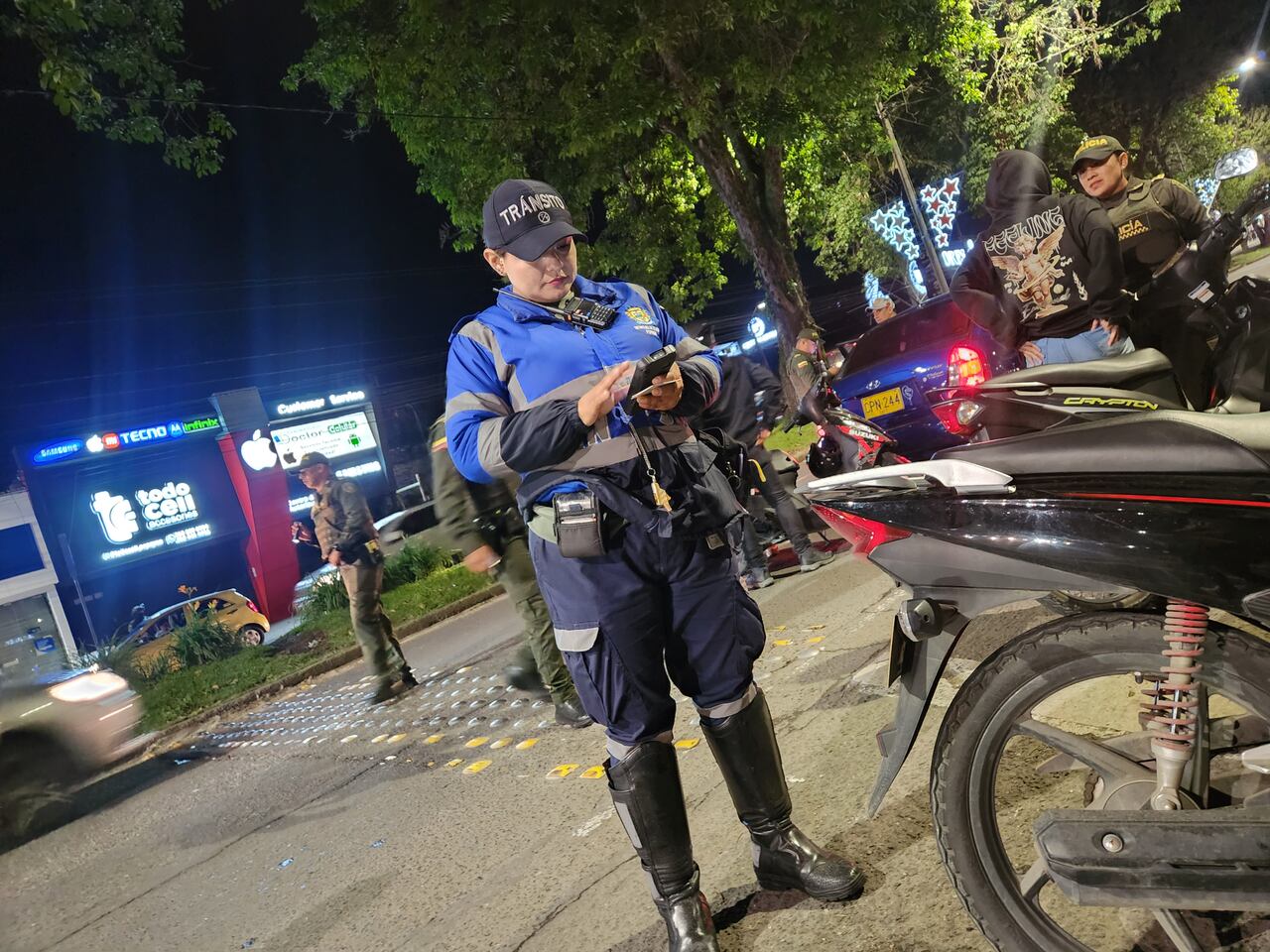 Durante el despliegue operativo de control, tras el inicio de la temporada decembrina, las autoridades impusieron alrededor de cien comparendos y ordenaron la inmovilización de 65 automotores.