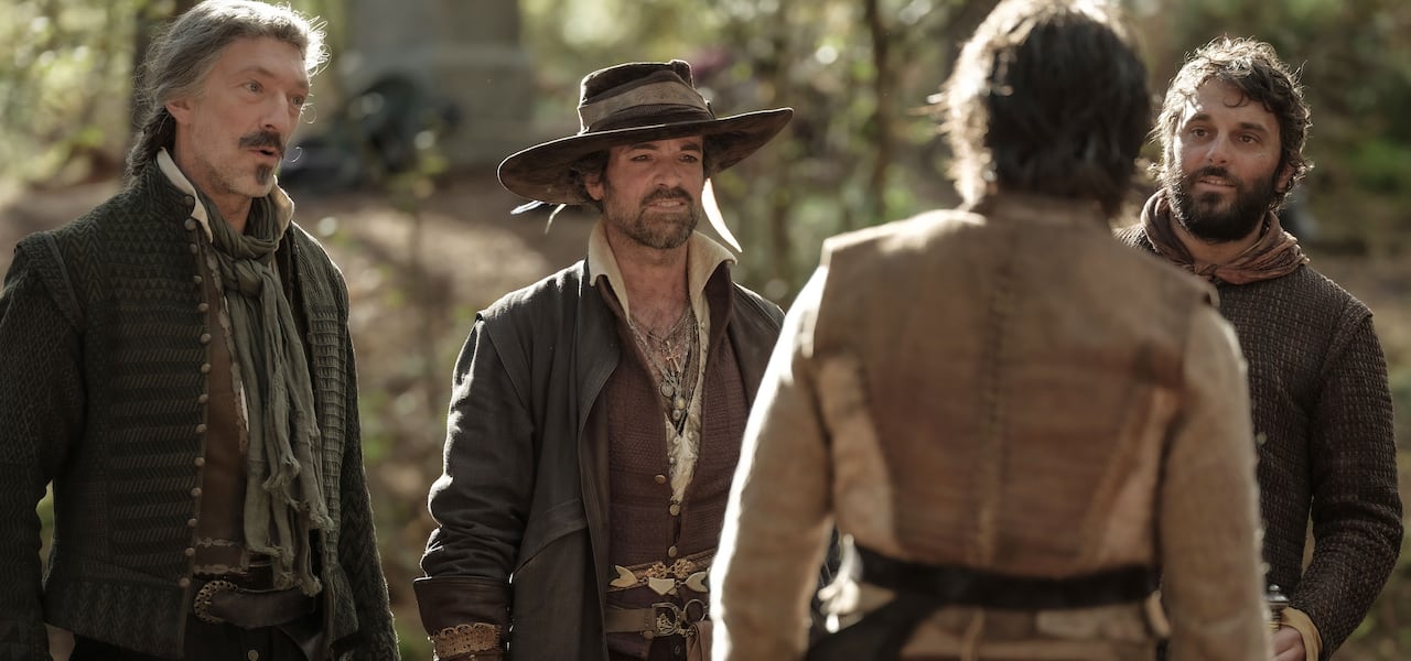 Los Tres Mosqueteros cuenta con la dirección de Martin Bourboulon.