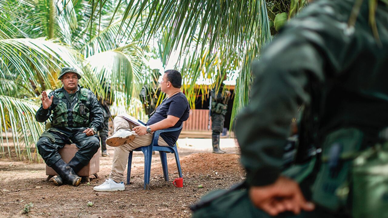 Calarcá Córdoba habló con SEMANA en las profundidades del Guaviare días después de que sus hombres asesinaran a siete militares en ese departamento. Según dijo, se trató de un “accidente” porque se confundió a los soldados con las disidencias de Iván Mordisco.