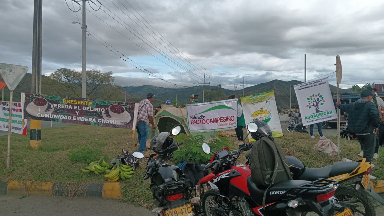 Campesinos del Valle anuncian bloqueo en la vía Buga–Buenaventura por entrega de tierras