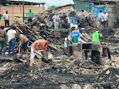 Cenizas quedaron del voraz incendio que consumió varias casas en el barrio El Pondaje de Cali. Foto Jorge Orozco