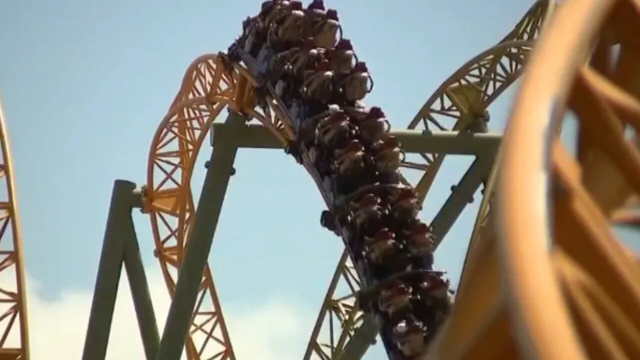 Joven muere  después de subirse a la montaña rusa Stardust Racers.