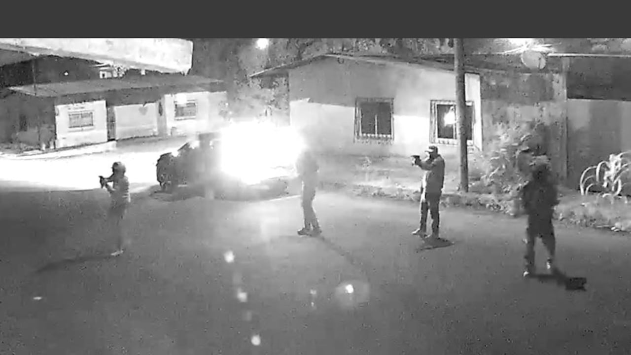 El video, que se ha hecho viral en redes sociales, ha generado que muchos usuarios hagan comentarios sobre la suerte de los delincuentes.