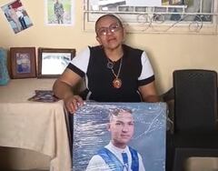 En medio de lágrimas y el dolor de una madre que quiere de regreso a su hijo, la mamá del soldado Víctor Hugo Yepes García, Leny García, pidió a quienes lo secuestraron el pasado 14 de noviembre en Balboa, Cauca, que sea liberado.