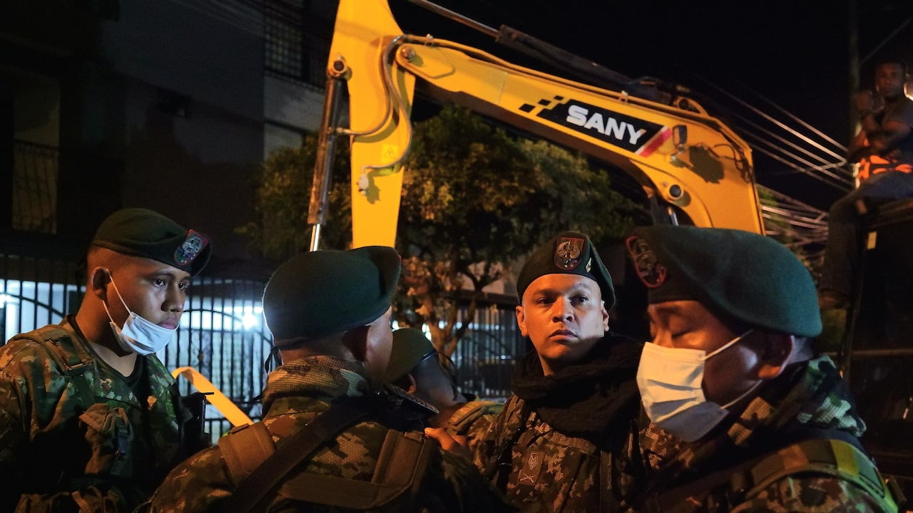 Militarización en Cali tras sismo de 7,7.