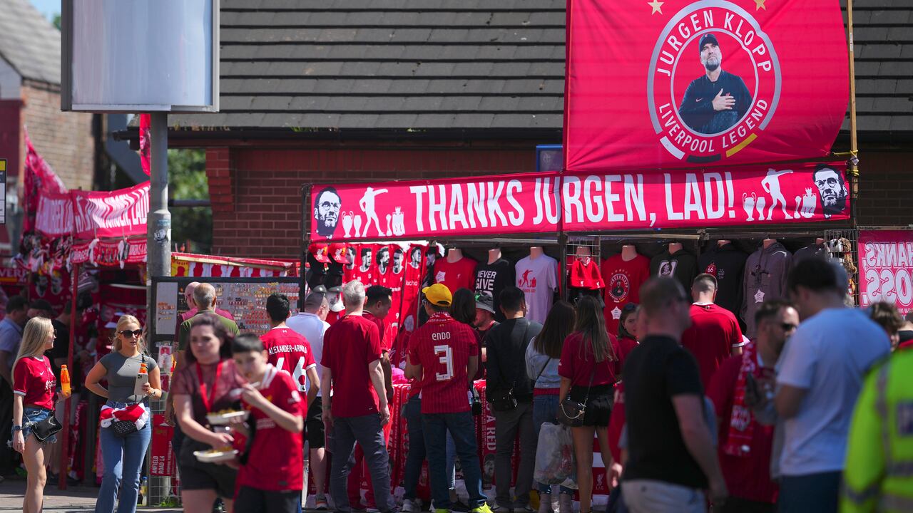 Despedida de los fans del Liverpool a uno de los mejores entrenadores de su historia.