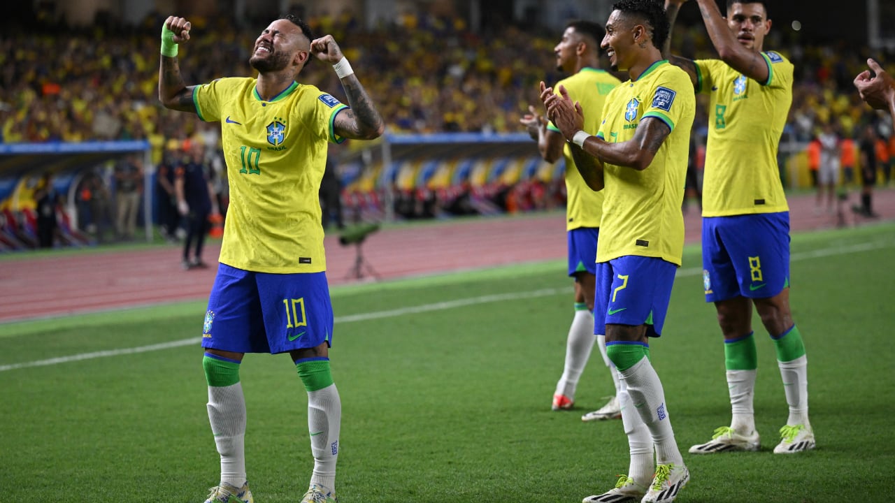 Neymar de regreso a Brasil, marcó doblete ante Bolivia