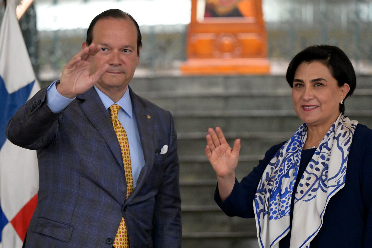 la canciller de Colombia, Rosa Villavicencio, y su par de Ecuador, Gabriela Sommerfel