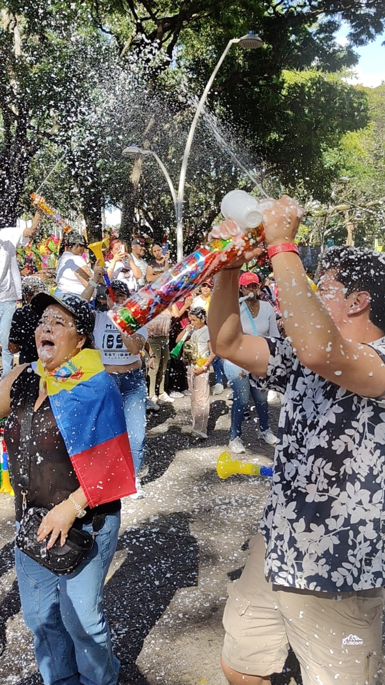 Venezolanos en Cali celebraron la caída de Maduro.