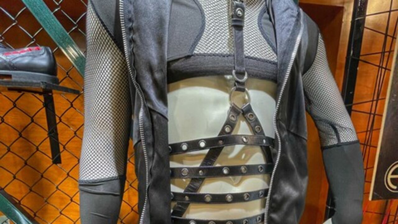 Los nuevos creadores plantean que para un futuro colores claros y reflectantes predominarán la moda, al ser favorables para reducir la absorción del calor.