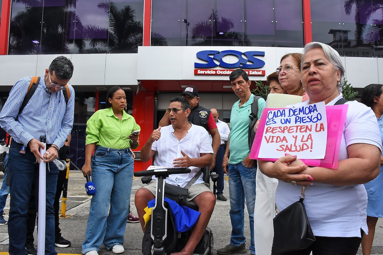 Plantón Usuarios Servicio Occidental de Salud SOS.