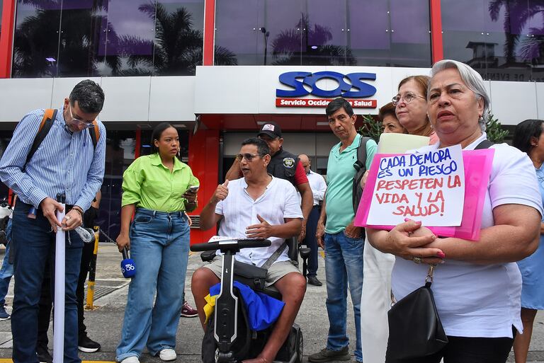 Plantón Usuarios Servicio Occidental de Salud SOS.