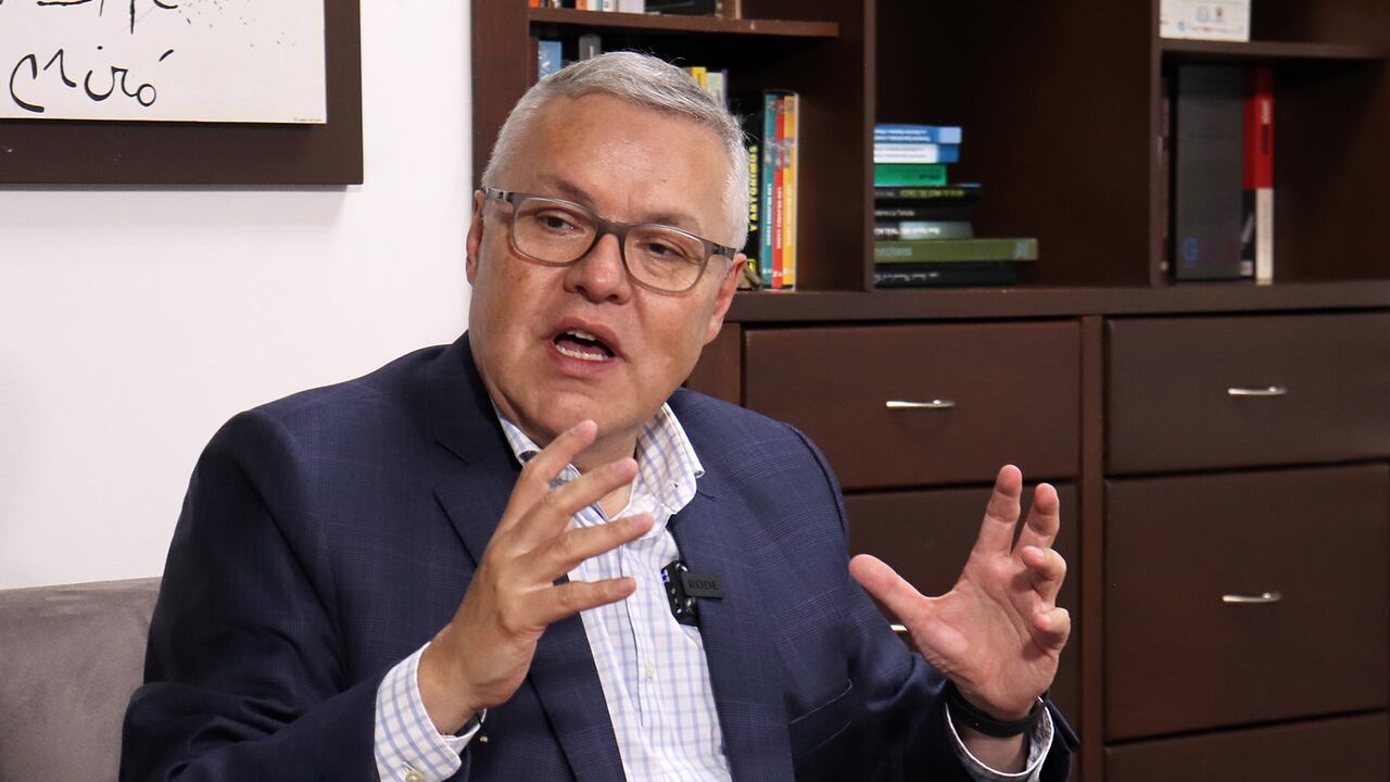 Nestor Osuna ministro de Justicia.