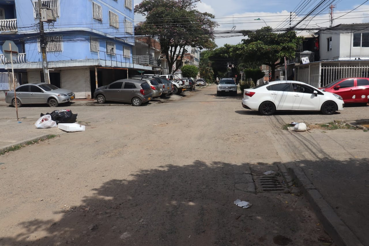 La vía ubicada en la carrera 34 entre calles 40 y 41, en el barrio El Diamante, presenta deterioro desde hace más de 20 años, según denuncian los habitantes del sector.