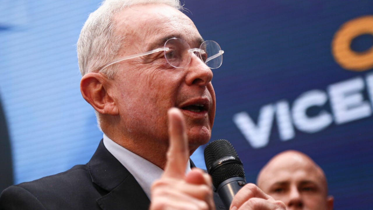 El expresidente Álvaro Uribe Vélez lanzó una dura advertencia contra el presidente electo, Abelardo de la Espriella. Esto a pesar de ser de la misma ideología política.