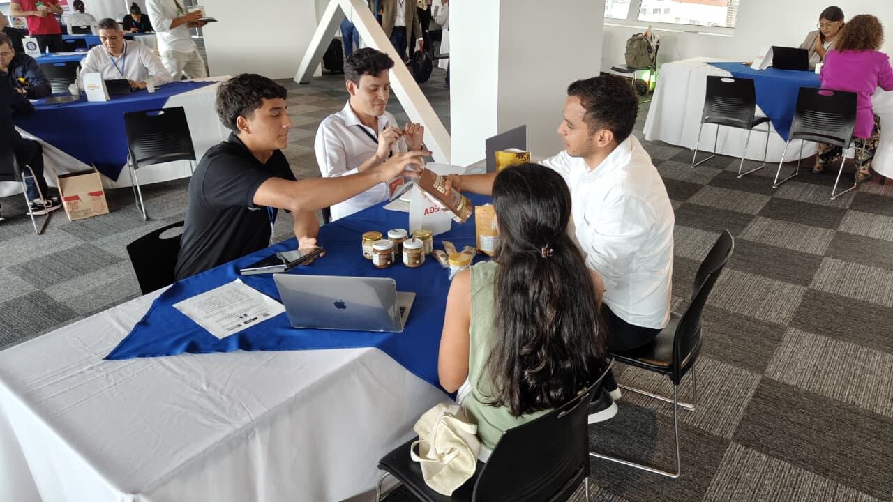 El programa “Mi Primera Exportación” reunió a decenas de mipymes caleñas que buscan llevar sus productos a mercados internacionales.