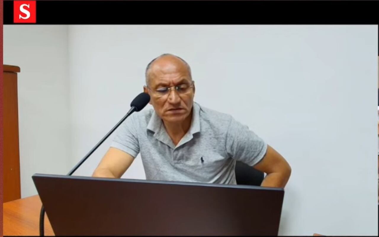 El exparamilitar Carlos Enrique Vélez, alias Víctor, continúa este martes su declaración en el juicio contra el expresidente Álvaro Uribe Vélez.