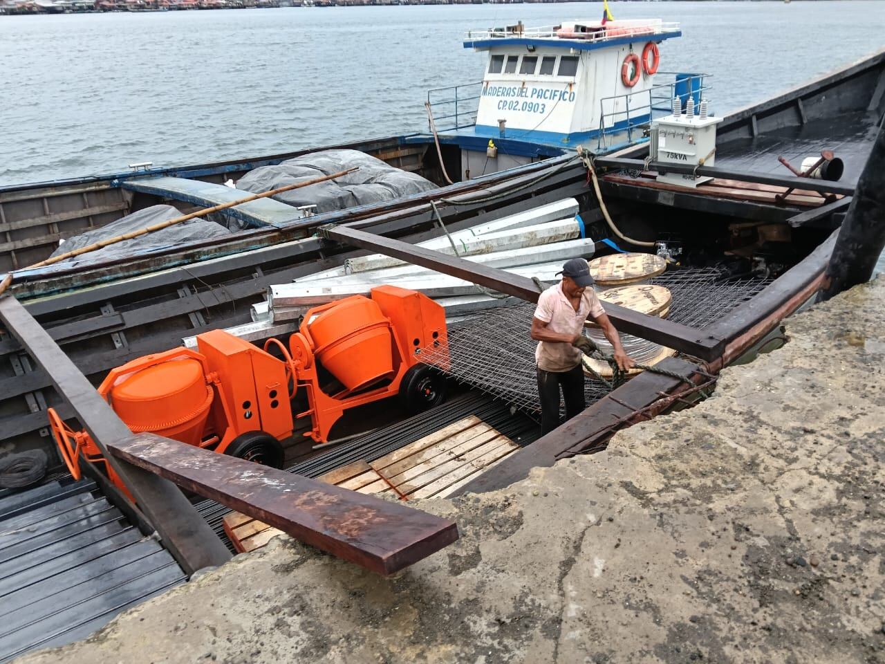 El Pacífico Nariñense recibe impulso para su desarrollo económico y seguridad alimentaria con el inicio de la
construcción de una moderna Planta Procesadora de Naidí (açaí) que beneficiará a unas 700 familias
afrocolombianas.