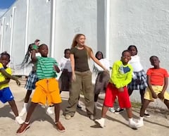 Shakira y Ghetto Kids ensayando para el show de medio tiempo de la final de la Copa Mundial.