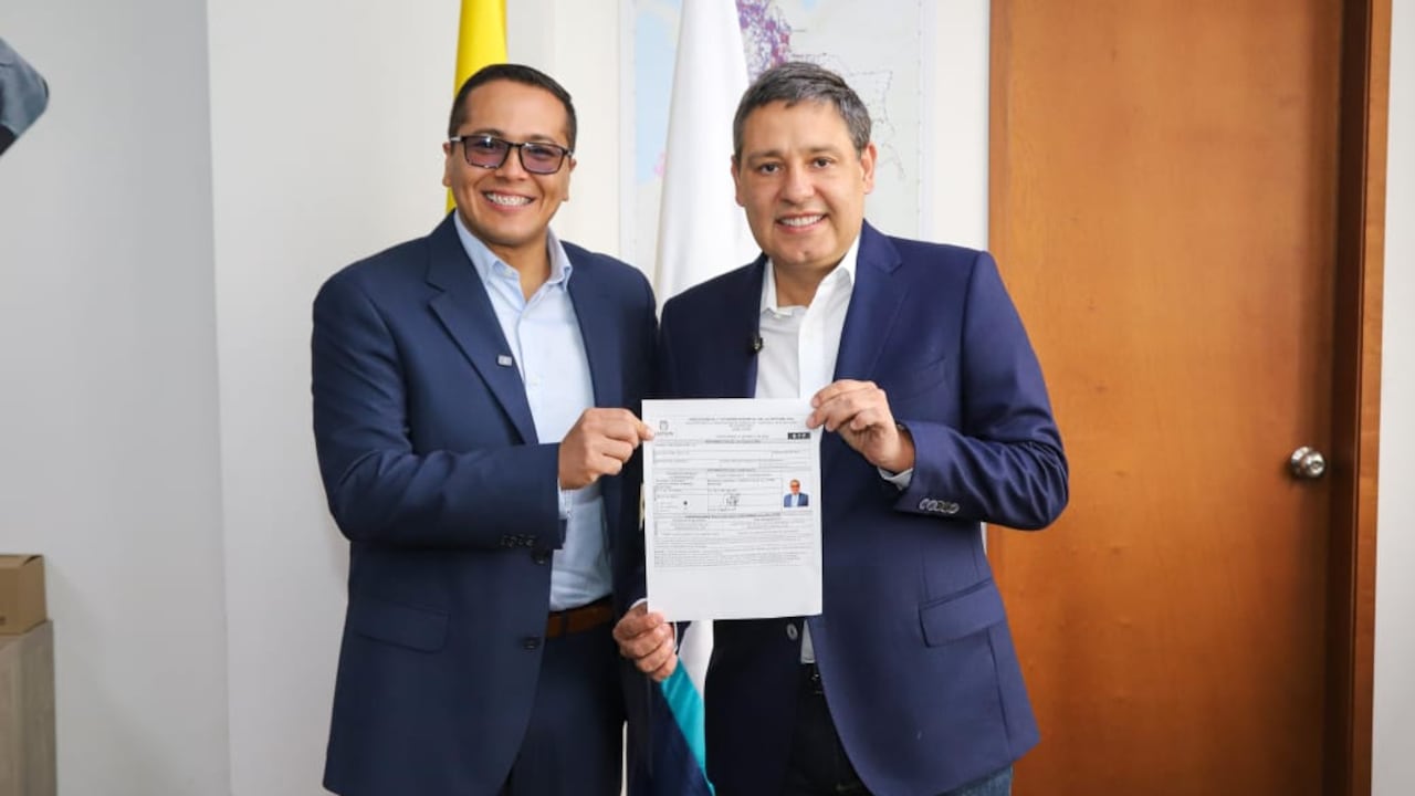 El candidato a la Presidencia presentó el reemplazo de Luis Carlos Reyes.