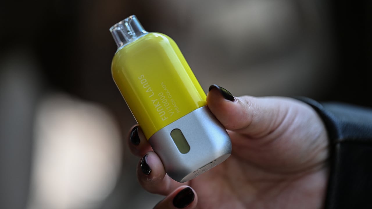 México sancionará penalmente comercio de vapeadores