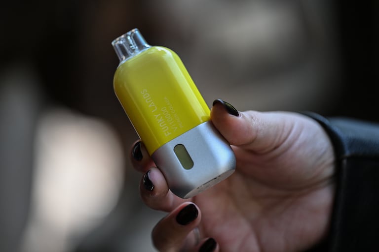 México sancionará penalmente comercio de vapeadores