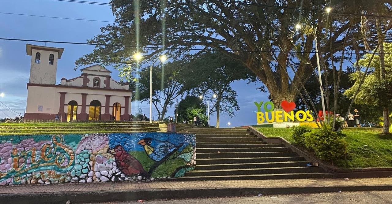 Buenos Aires, Cauca, enfrenta una compleja situación de orden público derivada de la presencia de grupos armados ilegales que operan en sus zonas rurales, generando desplazamientos, amenazas y zozobra entre las comunidades campesinas e indígenas del municipio.
