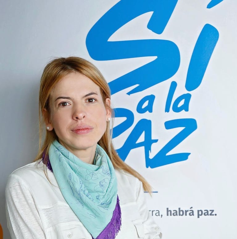 Lariza Pizano es periodista, politóloga de la Universidad de Los Andes, profesora universitaria de periodismo político y política colombiana. Hasta 2019 fue editora política de la Revista Semana y desde 2020 es consultora de comunicaciones públicas, analista en diversos medios y columnista de El Espectador.