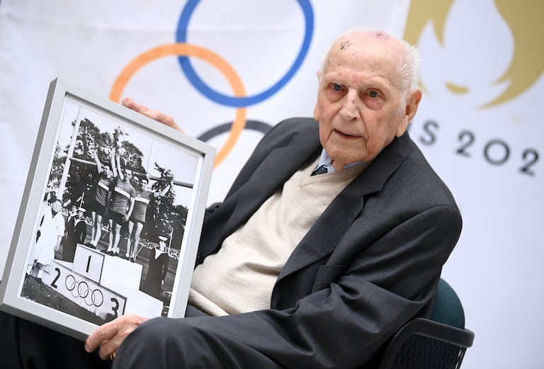 El ciclista francés Charles Coste fue campeón olímpico en persecución por equipos durante los Juegos Olímpicos de Londres 1948.