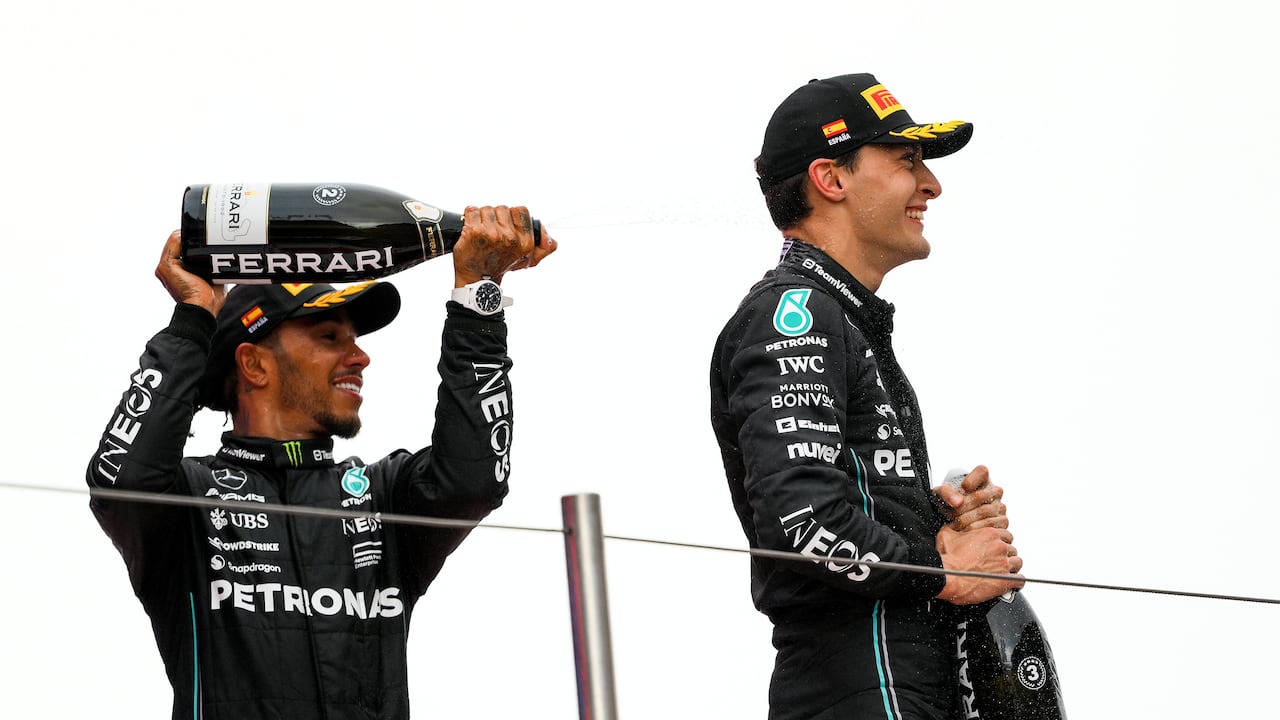 Lewis Hamilton y George Russell.